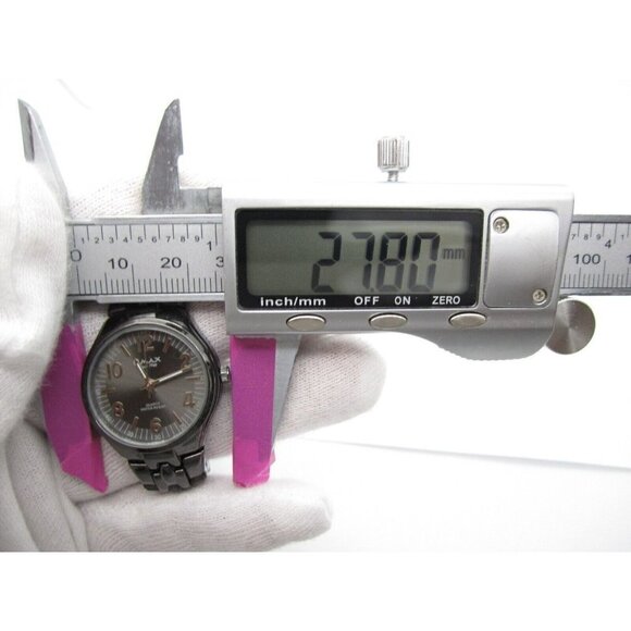 Women's QMAX Quartz WR Analog 27mm Dial Causal Round Watch (E518) - Picture 2 of 12